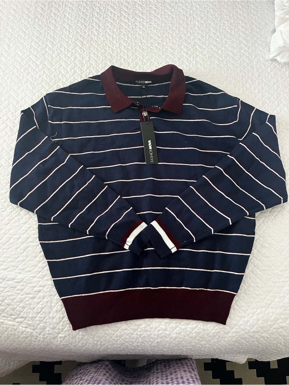Fashion Navy Striped V-Neck Sweater with Burgundy Trim